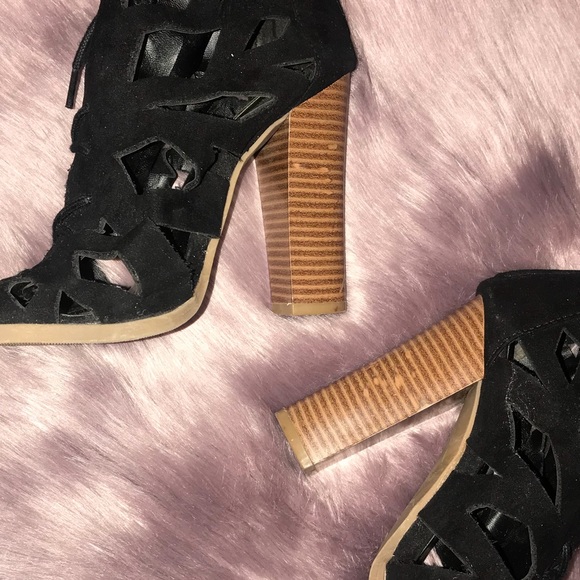 Sold - Picture 3 of 8